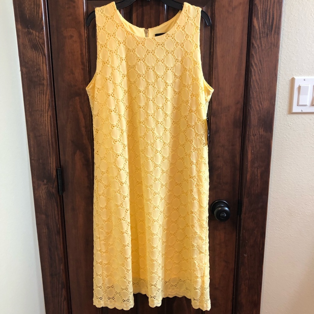 Women’s sleeveless yellow dress size 10